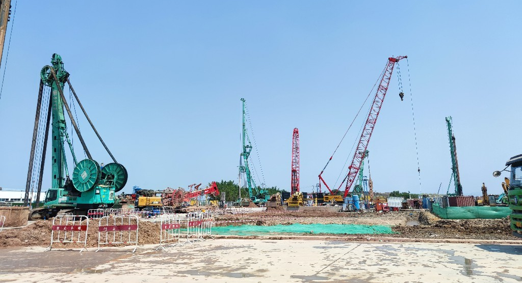 金泰抓钻铣设备马力全开，汇战“羊城花冠”白云机场T3航站楼